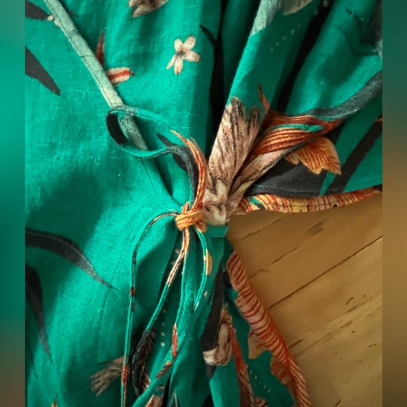 Amanda Laird Cherry - Botanical Print Cotton/Linen Short Sleeve Midi Wrap Dress - Picture 4 of 7